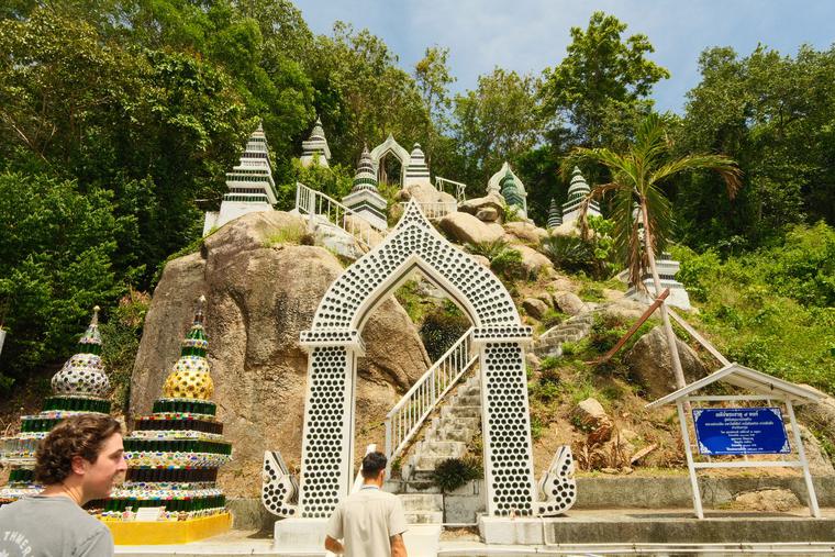 The way up to the stupa