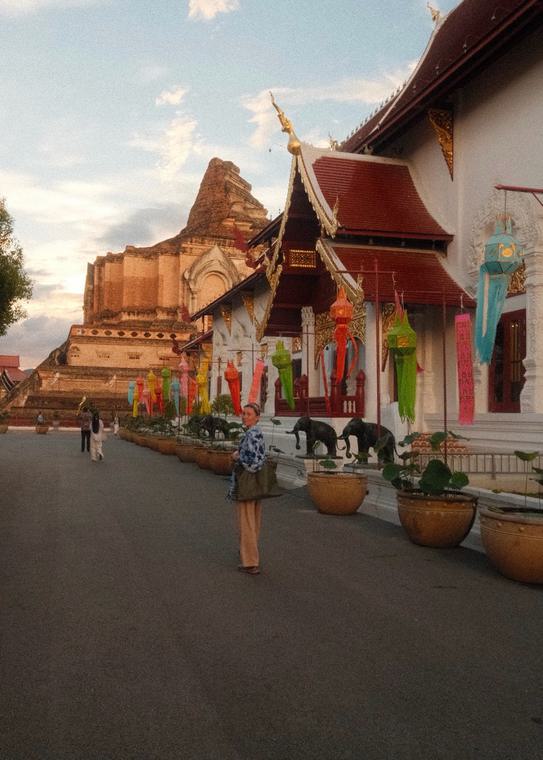 Wat Chedi Luang, late afternoon